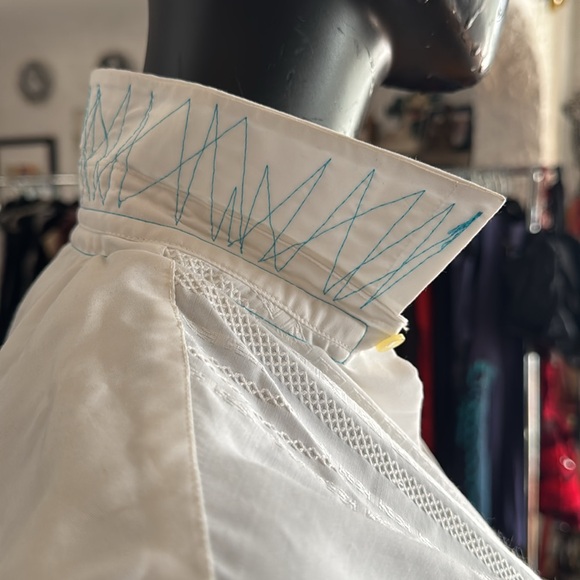 White button down with top stitching and patches - Picture 9 of 10